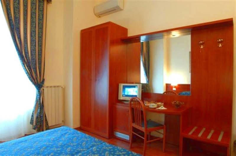 Hotel Marsala Roma Dış mekan fotoğraf